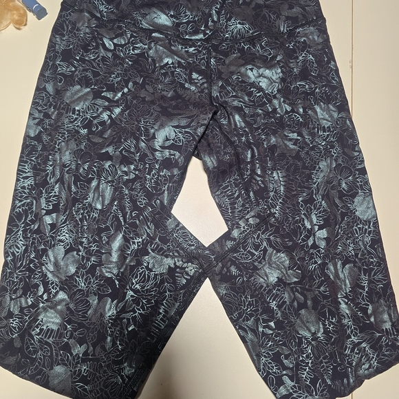 lululemon athletica Black Floral Women's Leggings - Picture 5 of 7